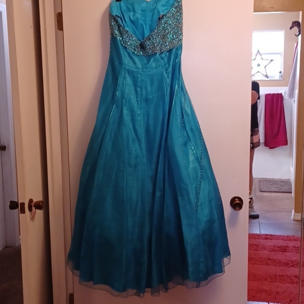 DALIA, BEAUTIFUL CINDERELLA TYPE DRESS, LOTS OF BEADING, LOTS OF LAYERING.